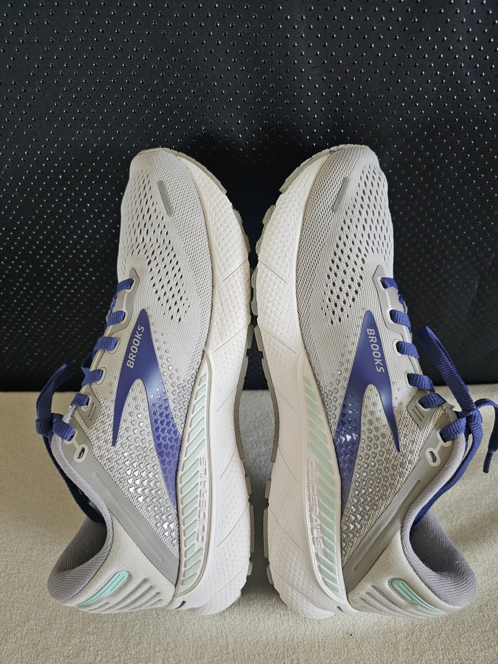 EXELLENT BROOKS Women's Adrenaline GTS-22 Running Sneakers Grey/Blue Sz 9 - Picture 4 of 15
